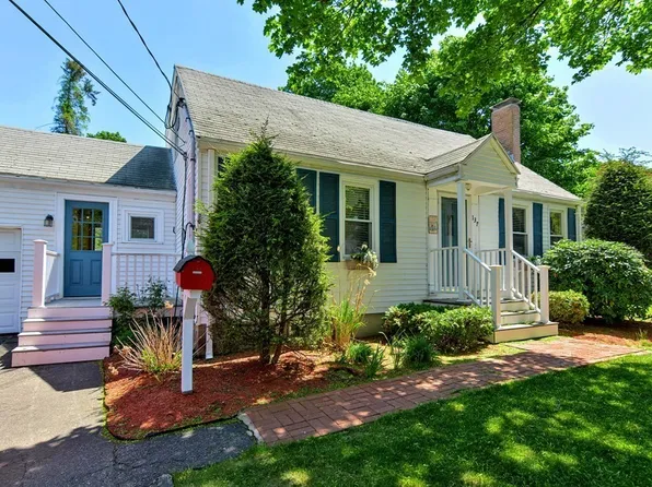 137 Willard Cir, Westwood, MA 02090