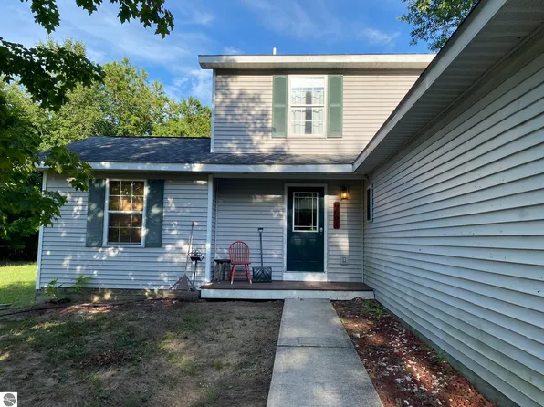 6691 Lake Ann Rd, Lake Ann, MI 49650
