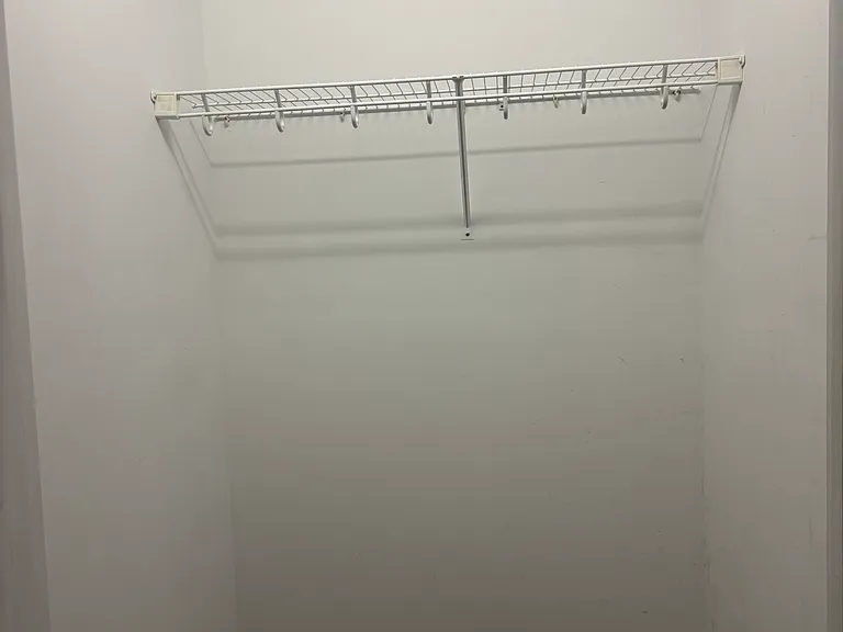 102 Jeremiah Ct — Photo 8