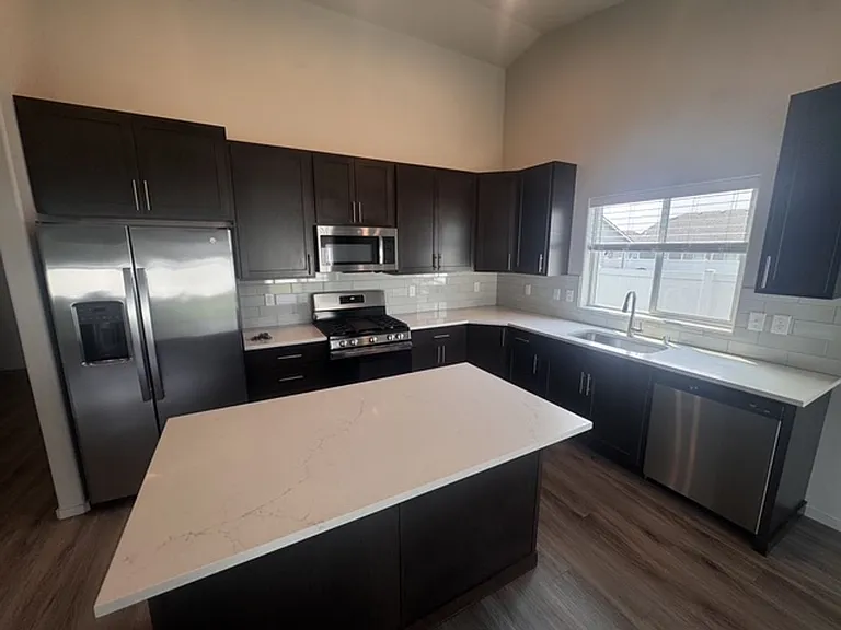 17611 E Maxwell Ave — Photo 2