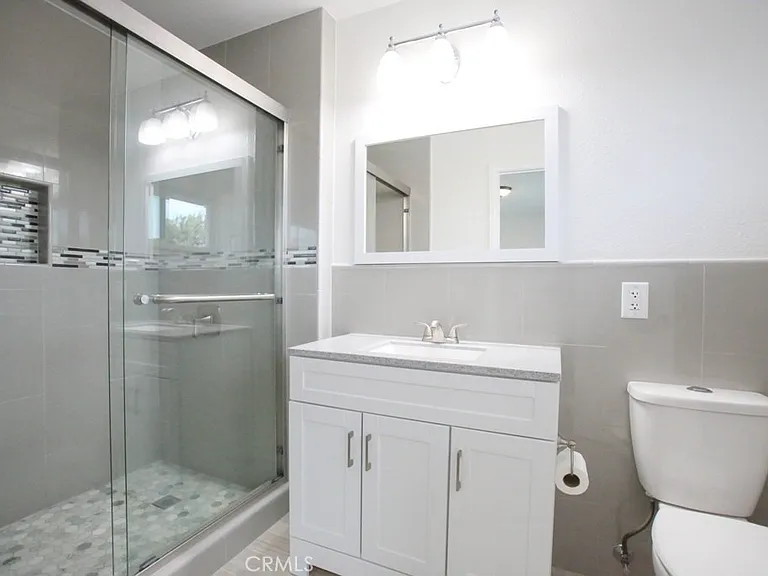 15952 Standish Ln — Photo 15