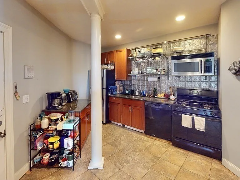 394 Riverway #1 — Photo 3