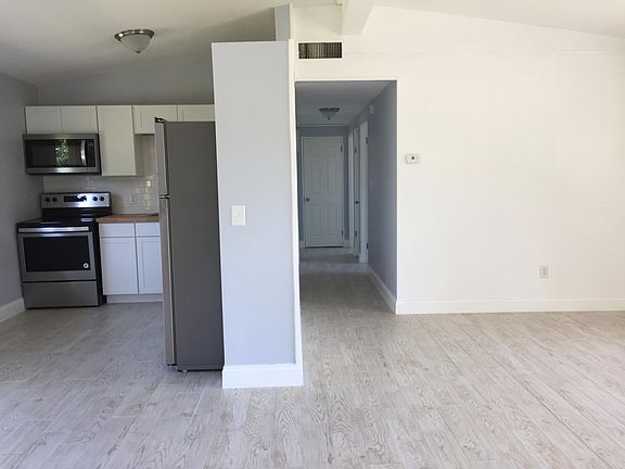 5th image of 1622 Smith Dr
