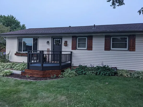 722 Reichels Cir NE, Stewartville, MN 55976