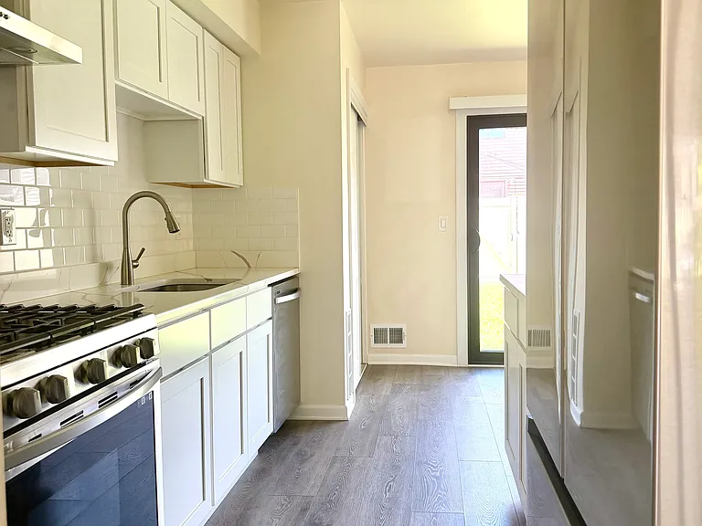 97 Hampton Pl #NA — Photo 4