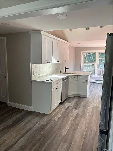 3 bed, 1.0 bath, 1479 sqft, $3,300 — Photo 2