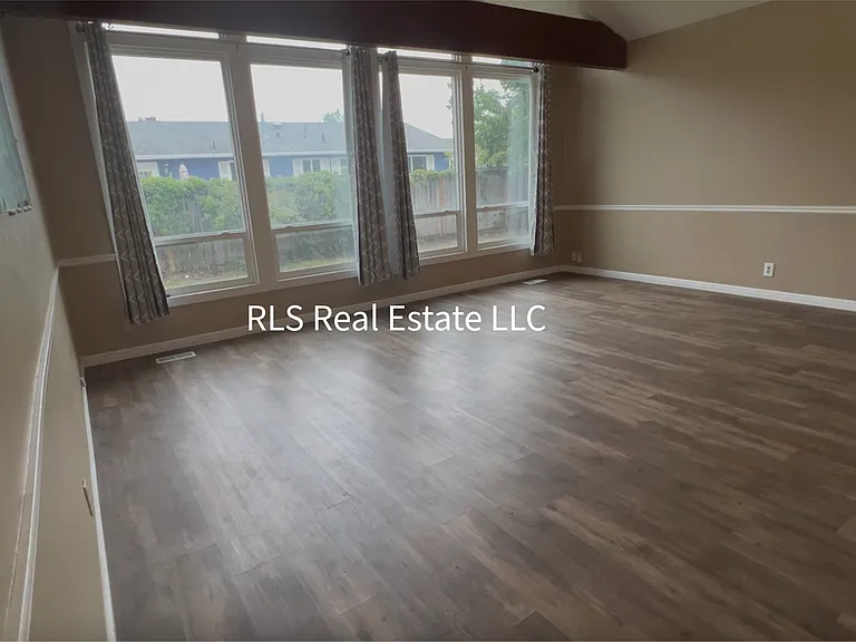 1572 E Hidden Valley Rd — Photo 5