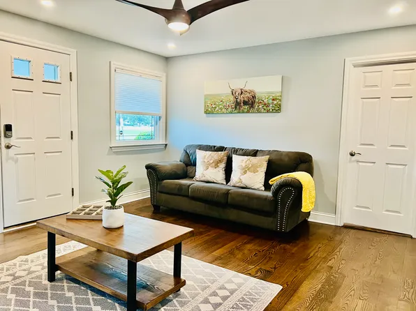 408 S Mitchell Ave, Arlington Heights, IL 60005