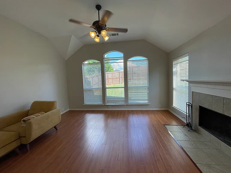 553 Presidio Dr — Photo 5