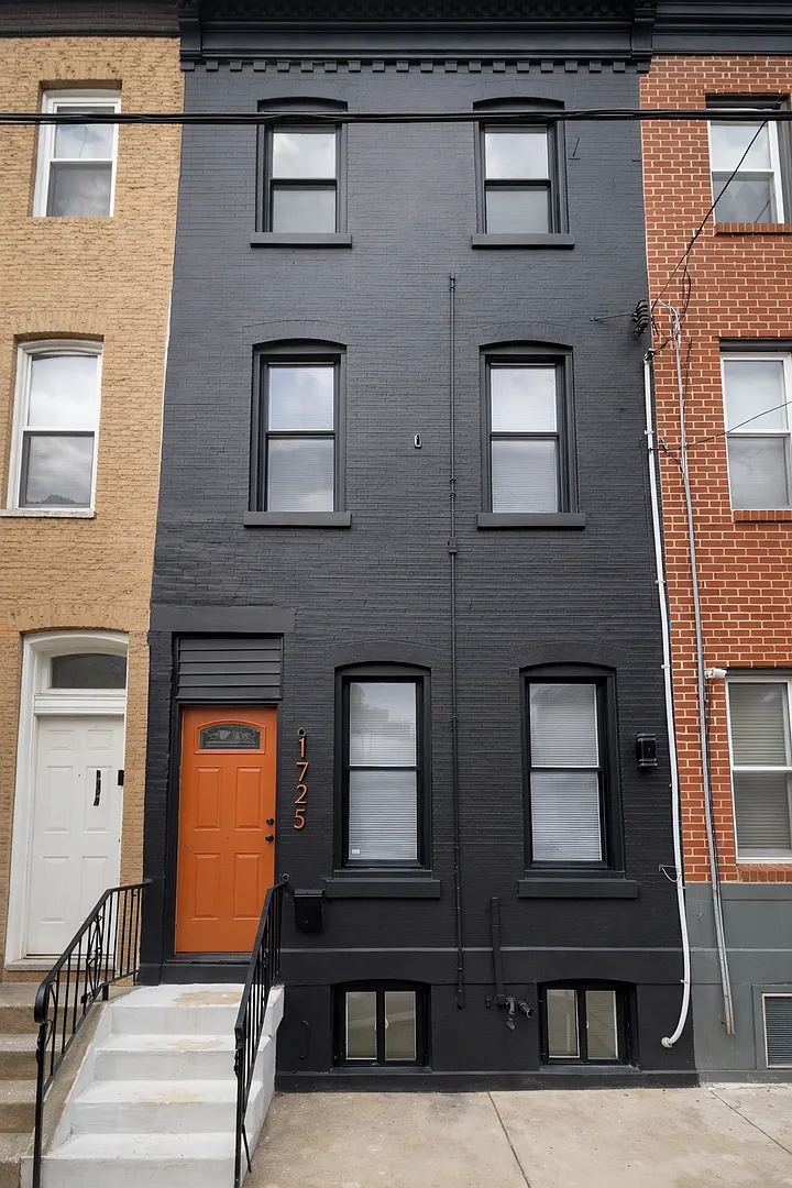 Building Photo - 1725 Monument St