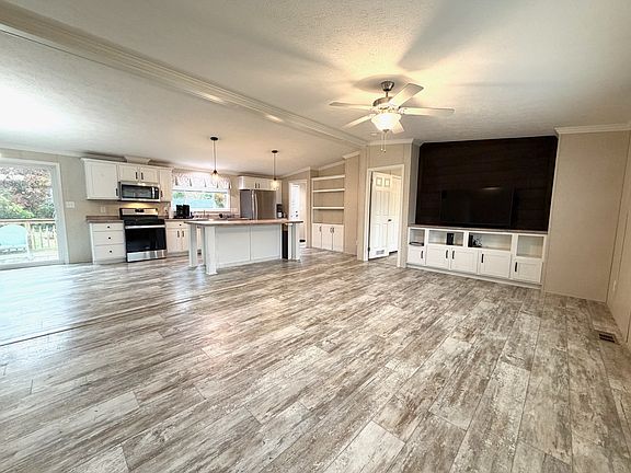 3rd image of 900 Rock City Rd #401