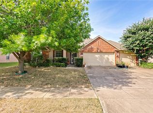 1527 Hidden Cove Dr, Grand Prairie, TX 75050