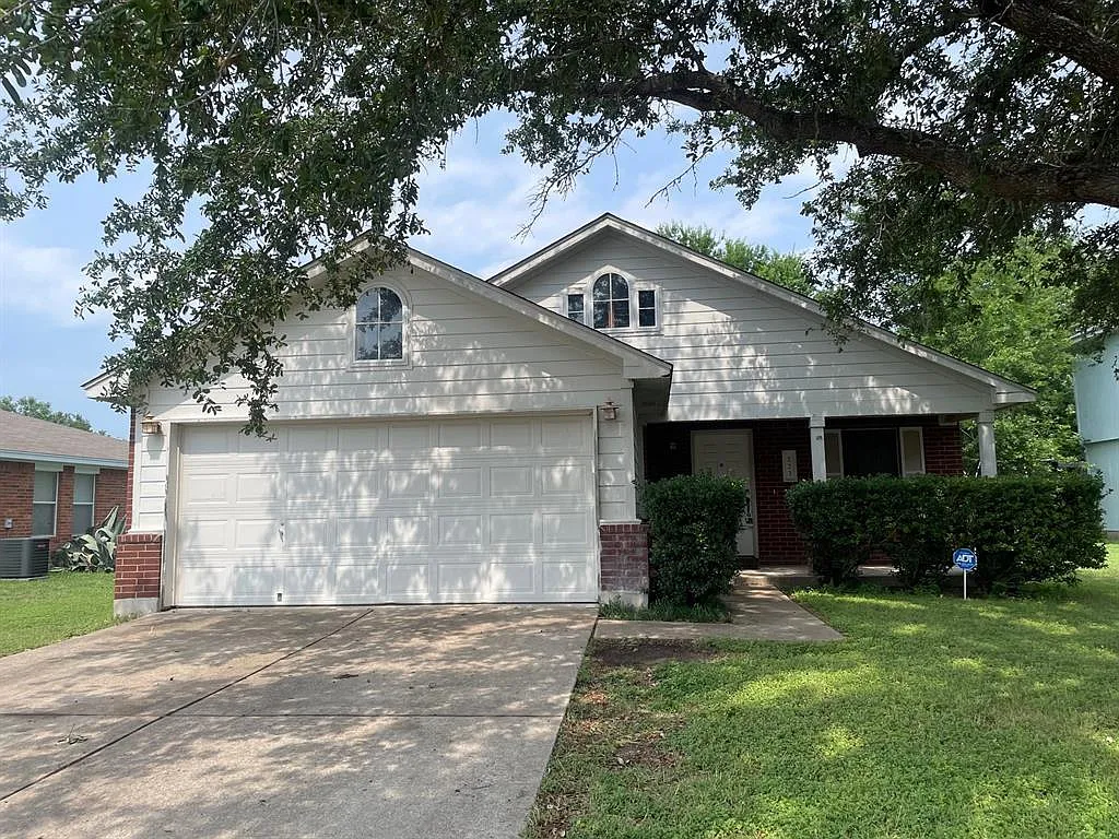 3 bed, 2.0 bath, 1318 sqft, $1,700 — Photo 1