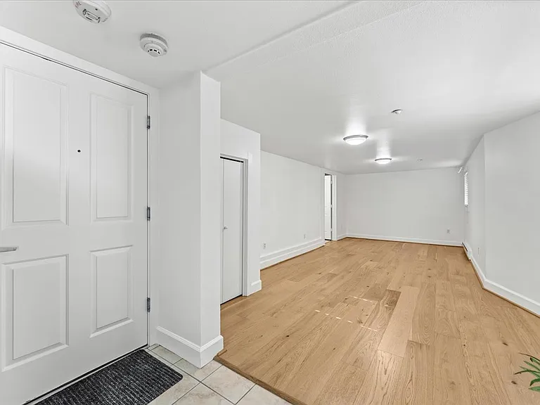 1714 NW Couch St #20 — Photo 9