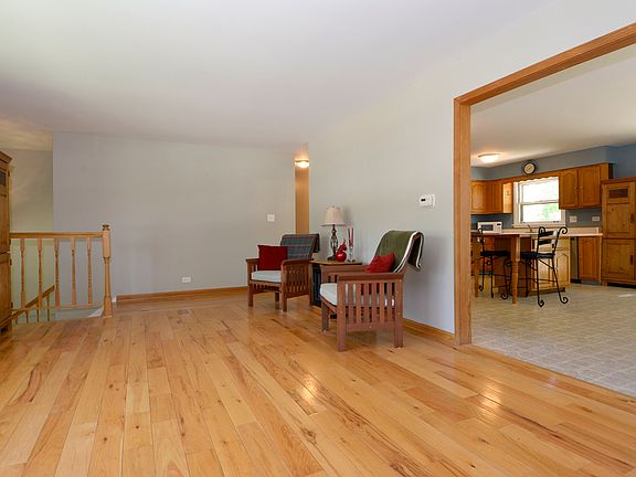 4th image of 1418 N Chestnut Ave