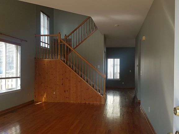 2nd image of 21537 Fulton Ct