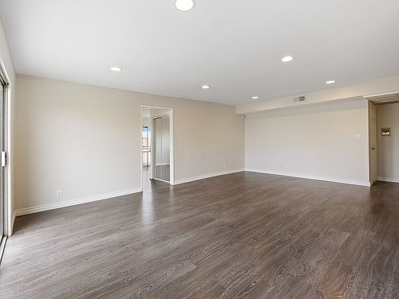 5th image of 5353 Yarmouth Ave Unit 301