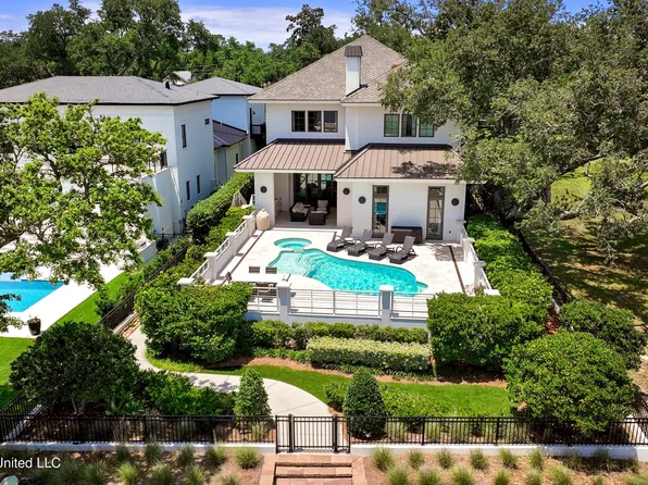 922 E Beach Blvd, Gulfport, MS 39501