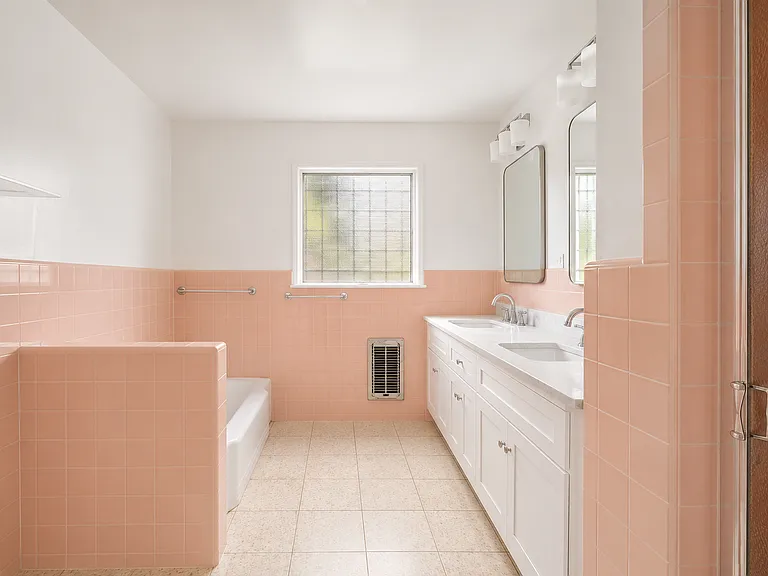 9149 Hillsboro Dr — Photo 9