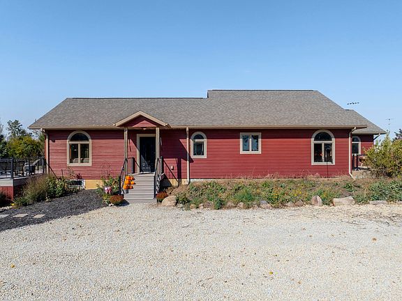 2nd image of 2546 Viking Ave