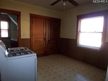 4th image of 4525 Bridgeview Ave
