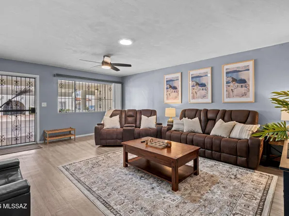8916 E Palms Park Dr, Tucson, AZ 85715
