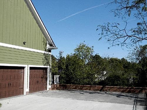 3rd image of 613 Bellerive Blvd