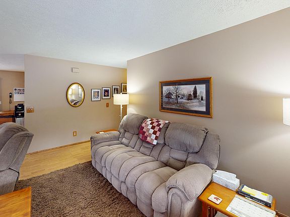 5th image of 300 Crestview Rd