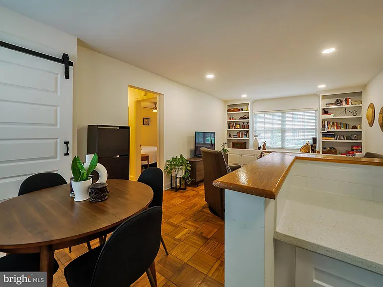 1608 W Abingdon Dr #102 — Photo 16