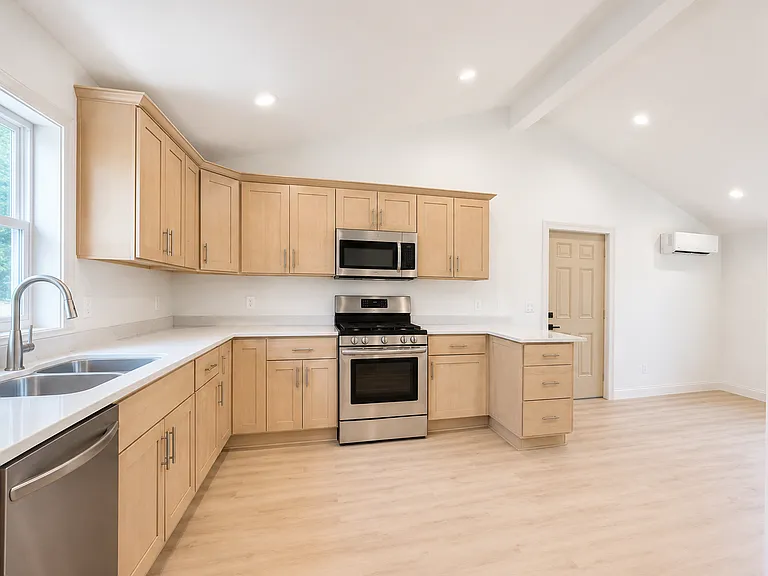 105 Watson Ave — Photo 9