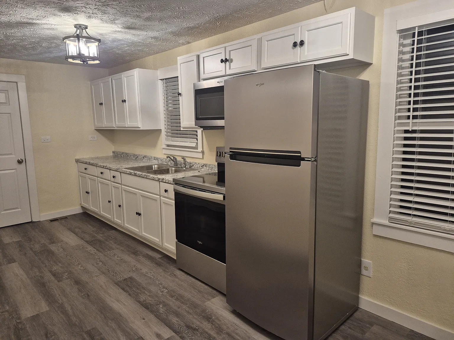 3 bed, 1120 sqft, $1,300 — Photo 2