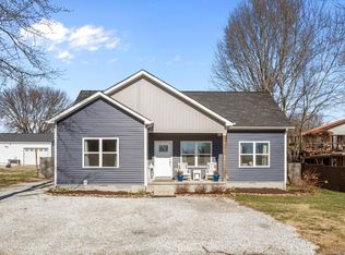 90 College Ct, Mc Ewen, TN 37101