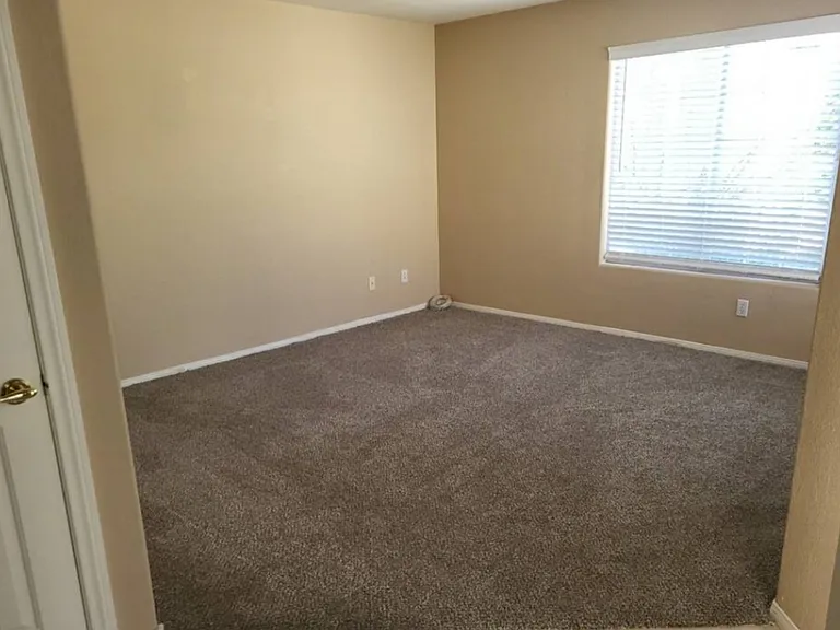 450 Richgold St — Photo 14