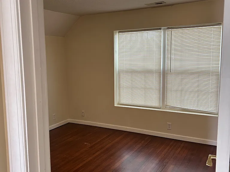1141 Charleston St — Photo 12