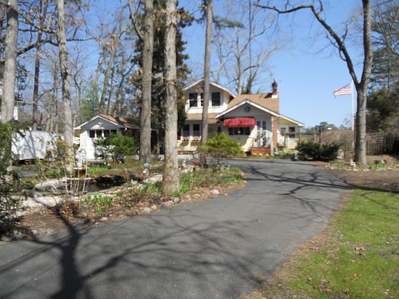 entrance rt side of driveway