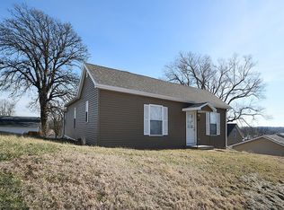 161 S Walnut St, Avoca, IA 51521