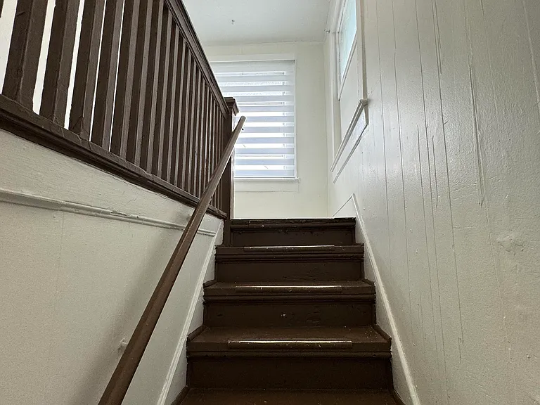 215 NE 26th Ter #C — Photo 5