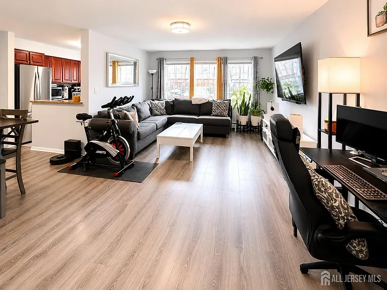 24 Woodedge Ave #4 — Photo 3