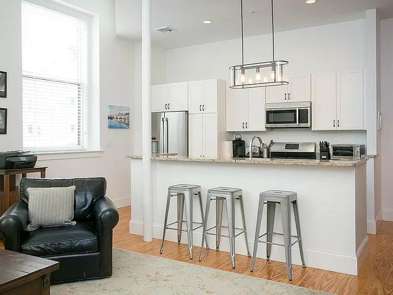 32 Carey St #1D — Photo 4