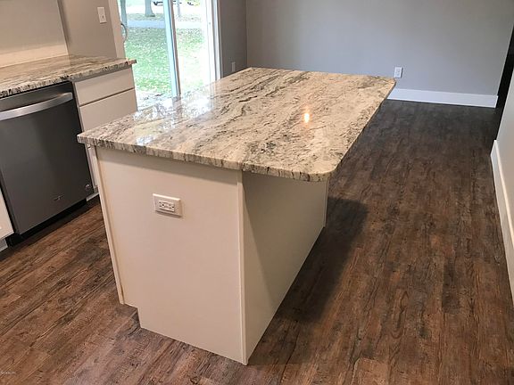 5th image of 3505 Algonquin Dr