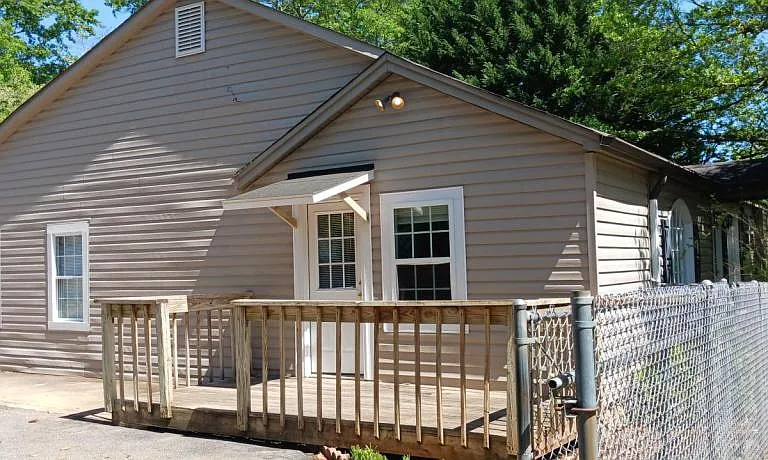 25 E Belvue Rd — Photo 26