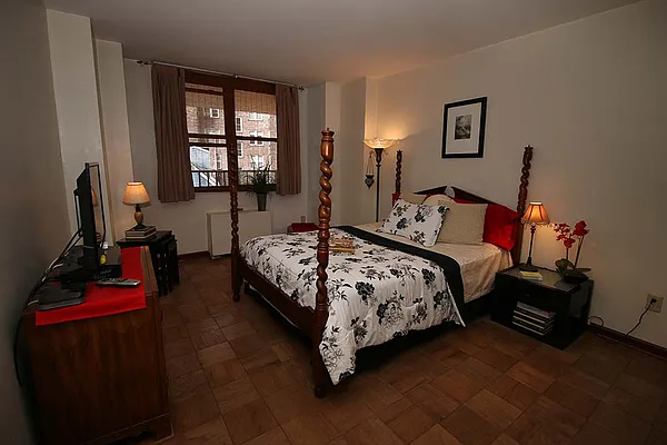 Sold by Hudson View Realty LLC | media 7