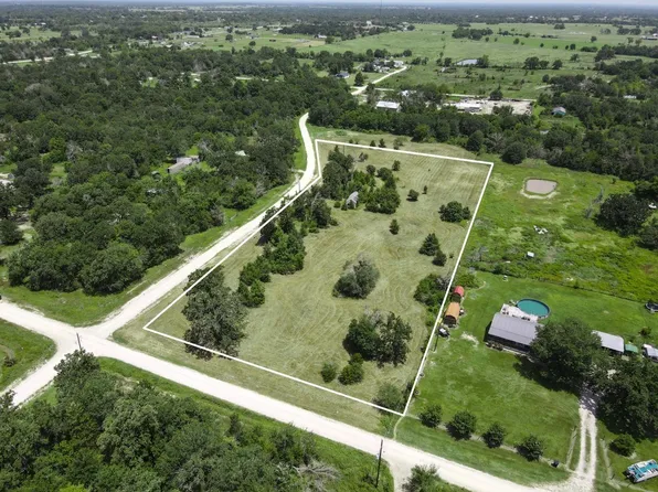 19822 Megan St, Bedias, TX 77831