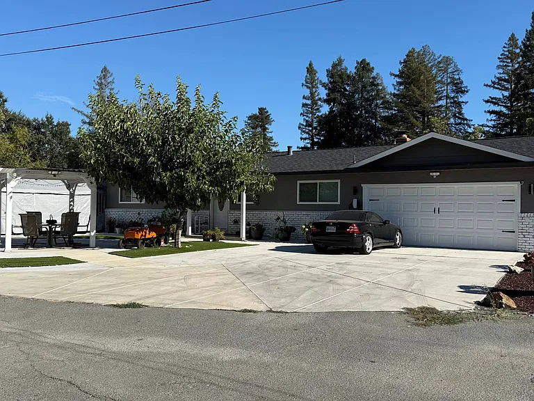 41 Katie Ct — Photo 30