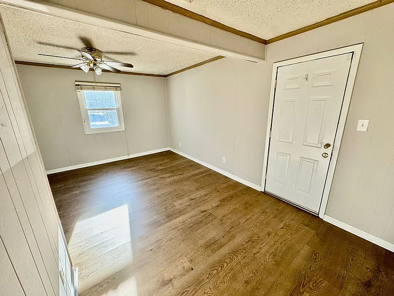 77 Executive Ln — Photo 10