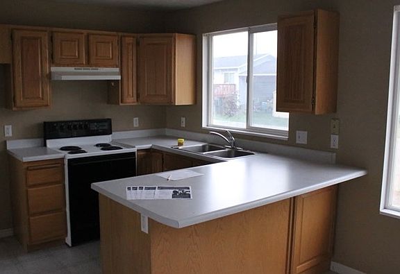 Kitchen (new appliances not pictured)