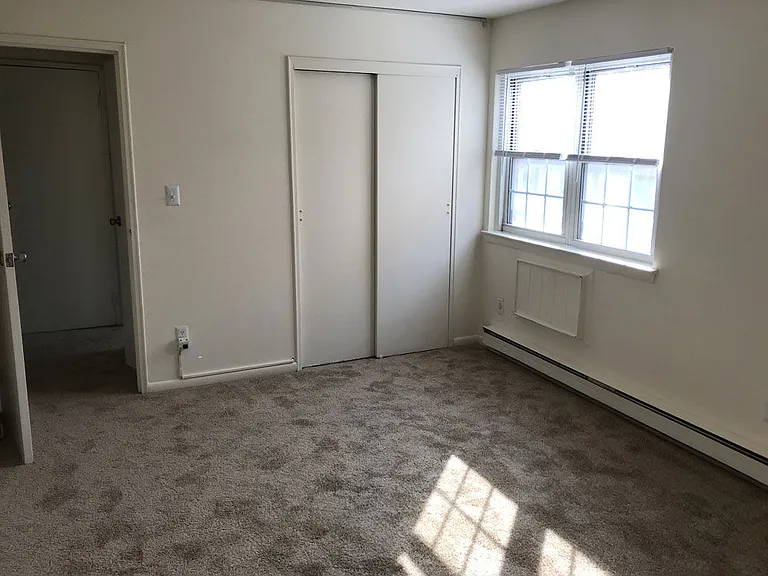 586 Main St — Photo 13