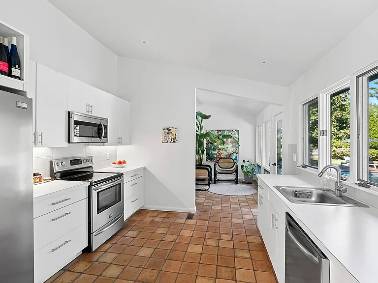 95 Skimhampton Rd — Photo 3