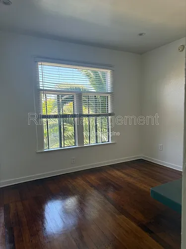 1114 N Poinsettia Dr #8 Photo 1