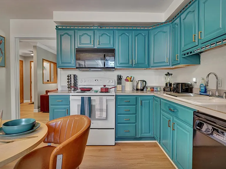 457 E Hurst Dr — Photo 13